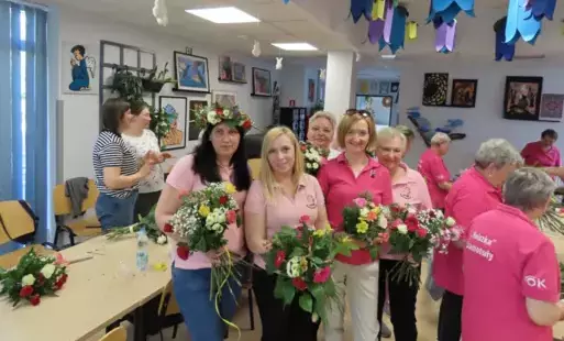 Zdjęcia przedstawiają uczestniczki biorące udział w warsztatach.